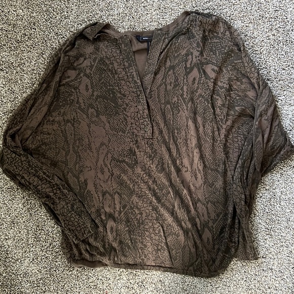 BCBG Max Azira Oversize Snakeskin Sweater - Picture 4 of 8